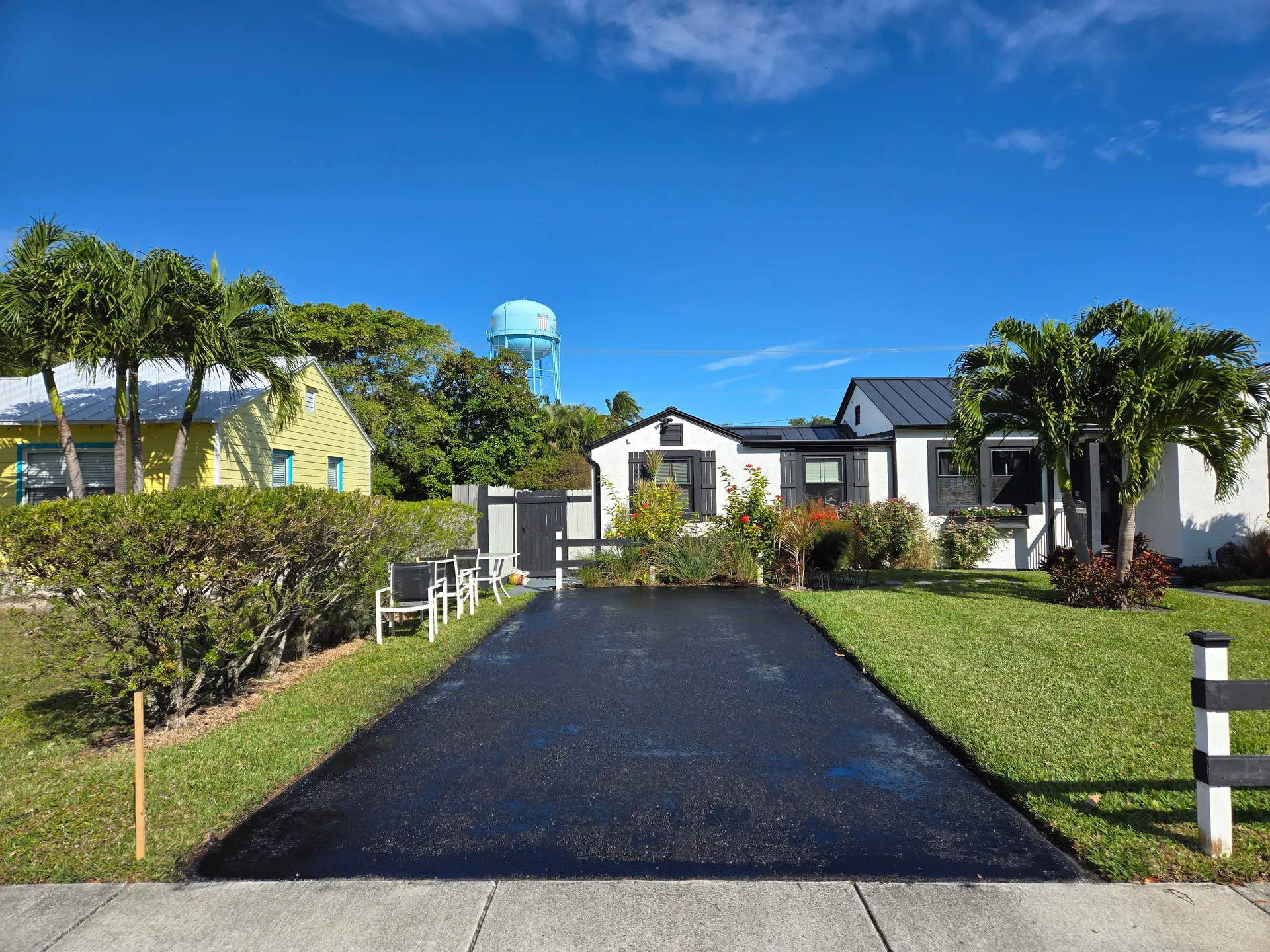 Luxury residential asphalt driveway in West Palm Beach